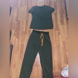 Women’s M Figs Olive Green Set